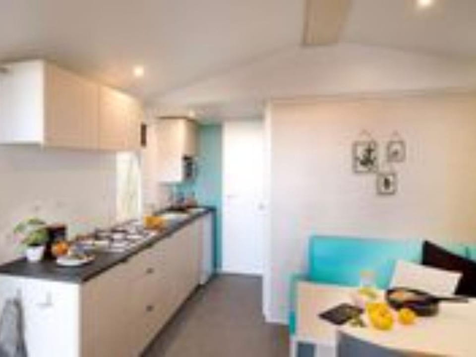 Mobil-home cosy à Châtelaillon-Plage, 6 pers - API-1-52-1609 Campground/ 
RV Resort in Nouvelle-Aquitaine
