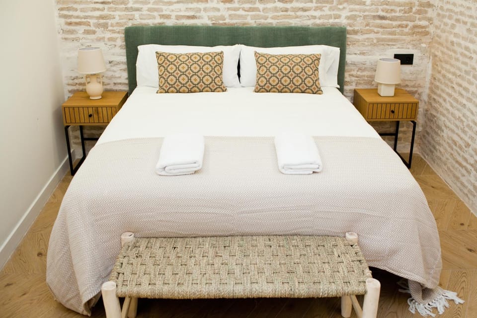 Homey Seville Amazing New Arfe I Apartment Near Cathedral 8 people Apartment in Seville