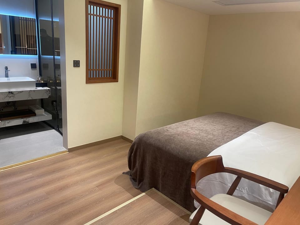 Bed, Kitchen or kitchenette, Photo of the whole room, Bedroom