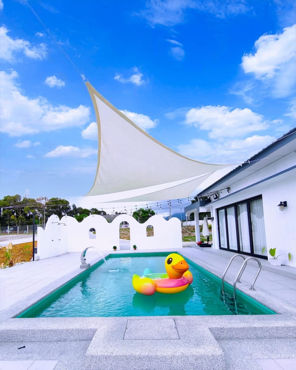 Ipoh Santorini Pool Villa 4BR 15pax by One Life Four Season Guesthouse Vacation rental in Perak
