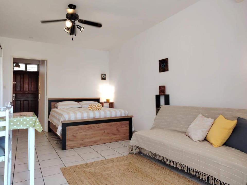 Bed, Living room, Photo of the whole room, Bedroom