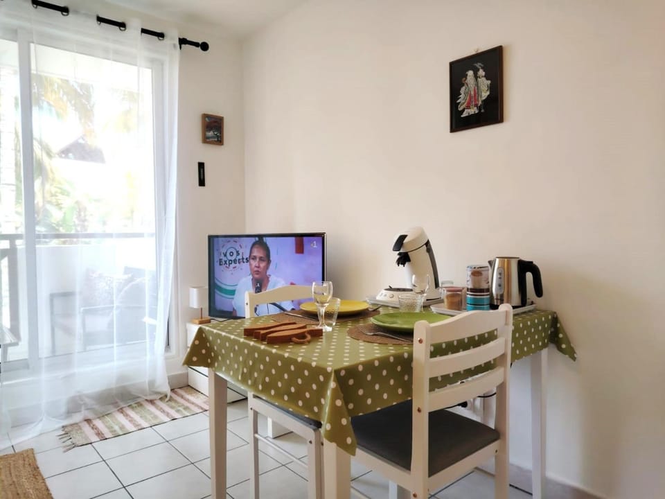 TV and multimedia, Coffee/tea facilities, Dining area