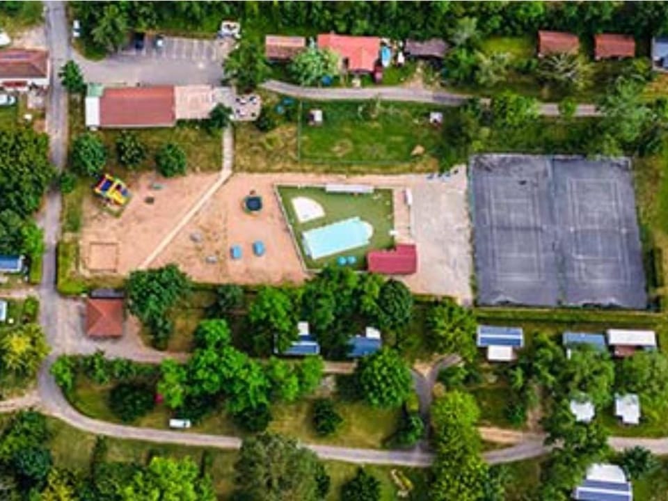 Mobil-Home avec Terrasse pour 2 personnes - API-1-52-1621 Campground/ 
RV Resort in Auvergne-Rhône-Alpes