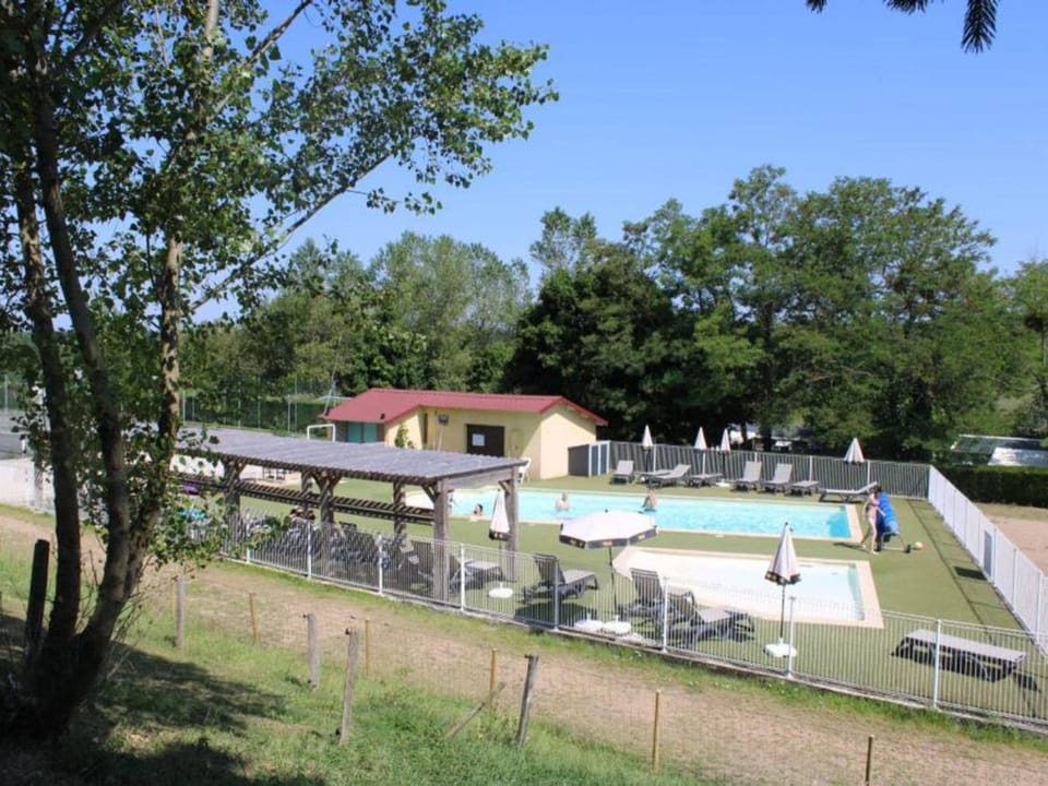 Mobil-Home avec Terrasse pour 2 personnes - API-1-52-1621 Campground/ 
RV Resort in Auvergne-Rhône-Alpes
