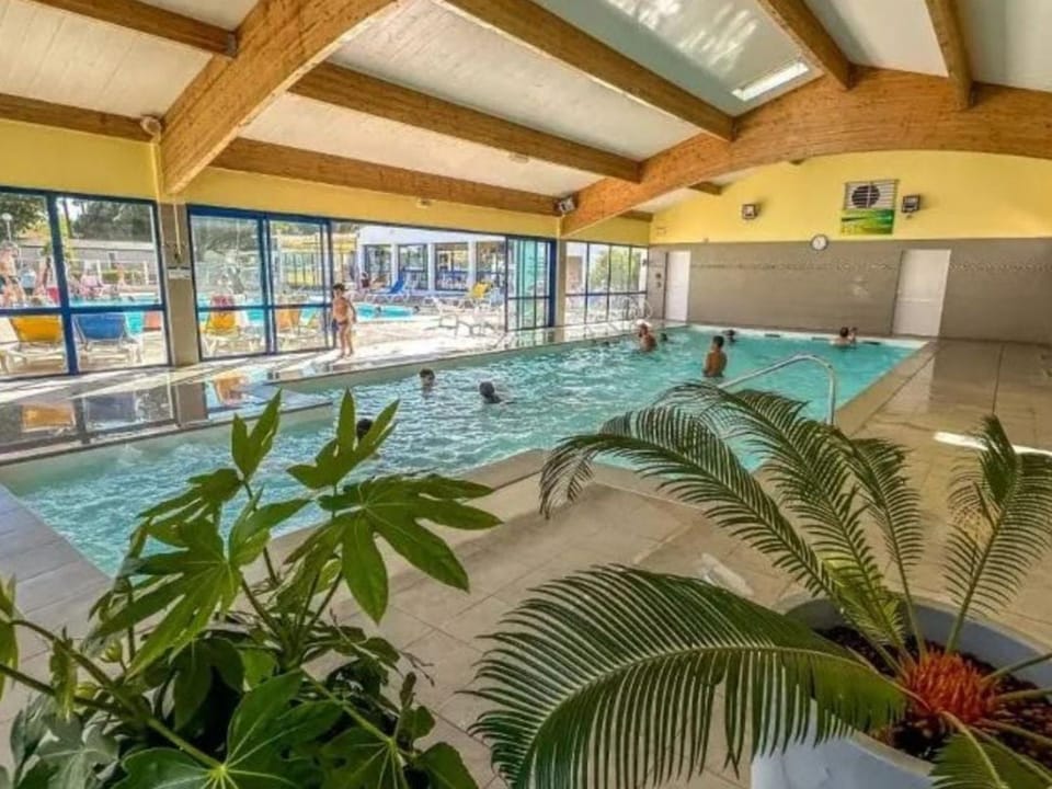 Mobil-home 3 Chambres, Terrasse Paisible - API-1-52-1630 Campground/ 
RV Resort in Notre-Dame-de-Monts