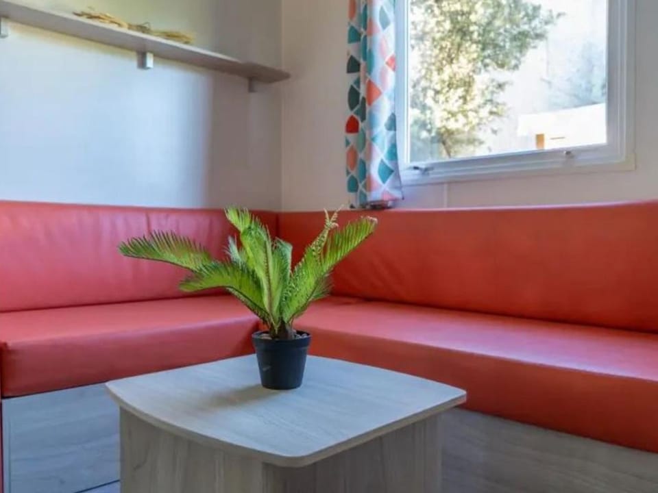 Mobil-home confortable à Calvisson pour 4 personnes - API-1-52-1628 Campground/ 
RV Resort in Calvisson