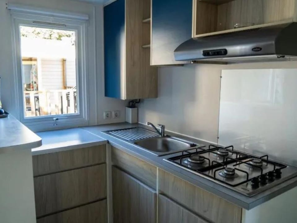 Mobil-home confortable à Calvisson pour 4 personnes - API-1-52-1628 Campground/ 
RV Resort in Calvisson