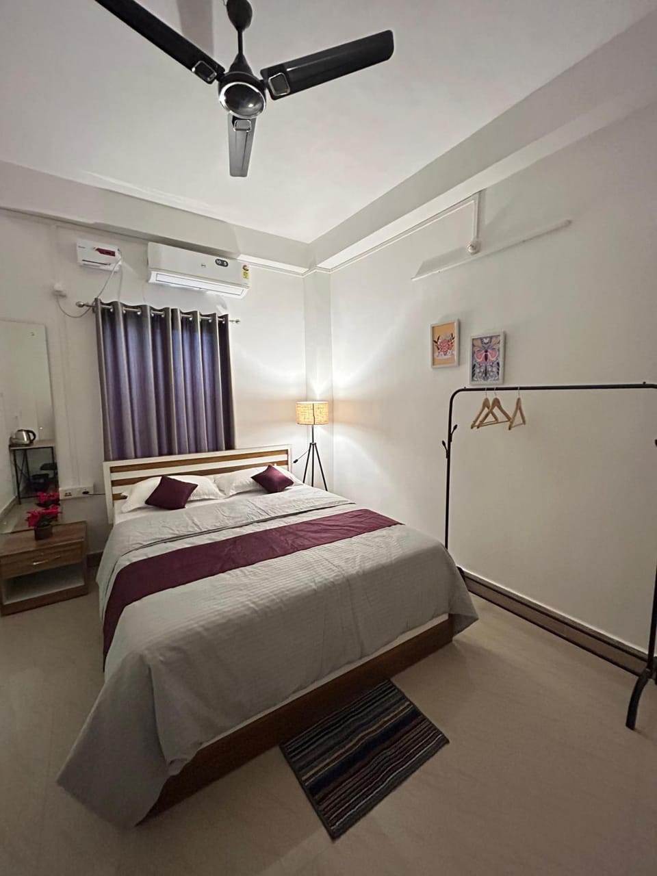 Photo of the whole room, Bedroom, air conditioner