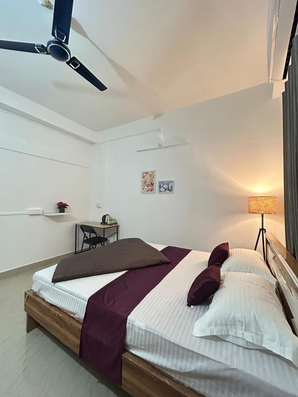 Photo of the whole room, Bedroom, air conditioner