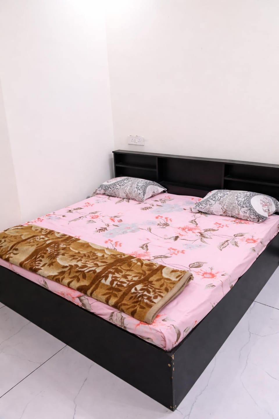 Toilet, Bed