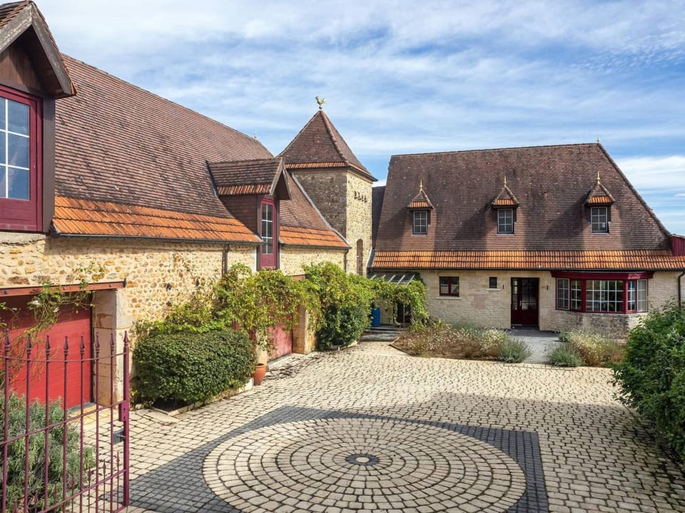 Prop. périgourdine 18 pers. avec piscine privée - FR-1-824-26 House in Nouvelle-Aquitaine