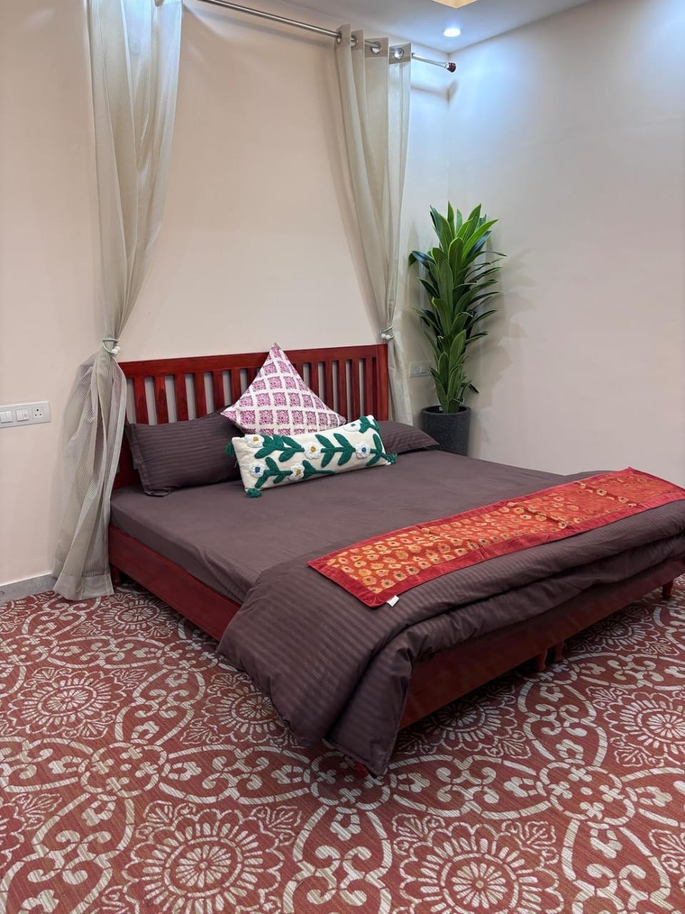 Whispering Vines by Blessings Apartment in Rishikesh