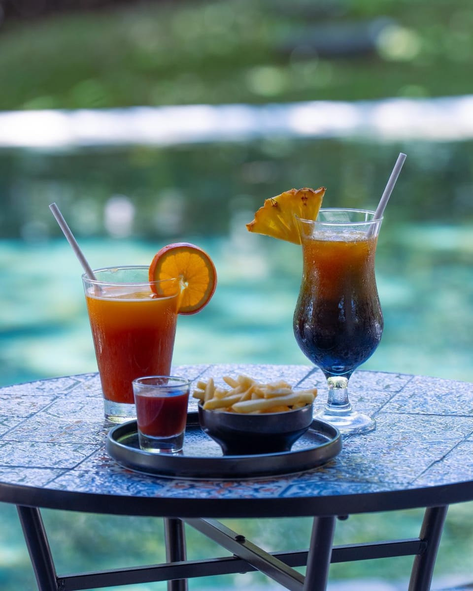 Lounge or bar, Food and drinks