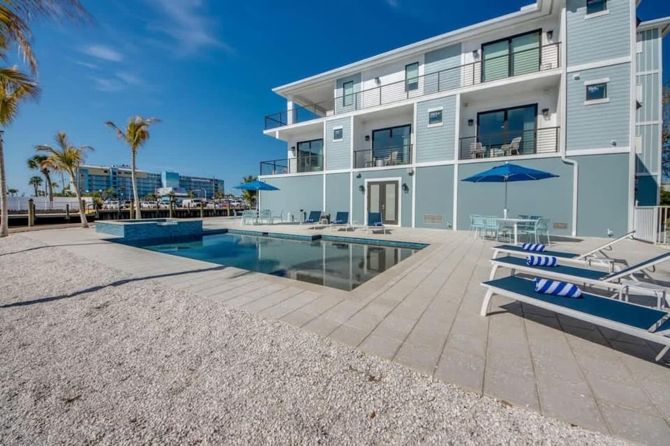 501 Palermo Circle House in Estero Island