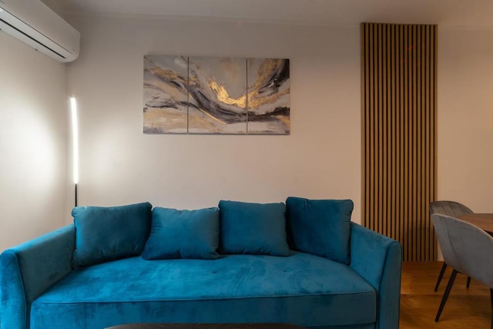 Living room, Seating area, air conditioner