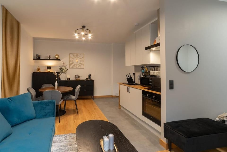 Kitchen or kitchenette, Living room, Seating area, Dining area
