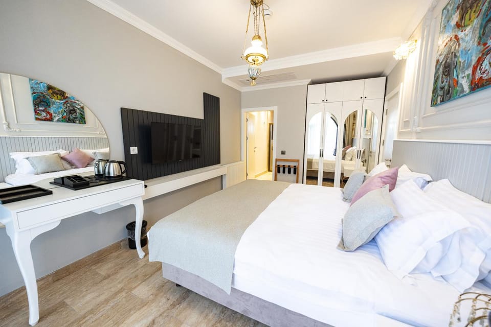Photo of the whole room, Bedroom