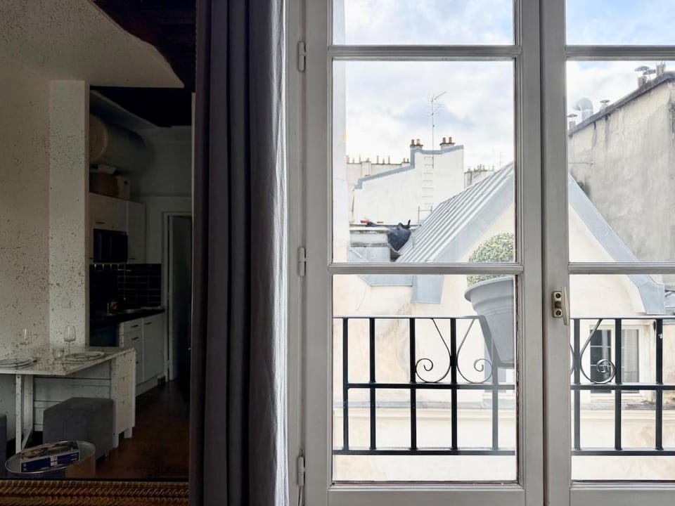 Charming Parisian apartment Paris 2 Central Apartment in Paris