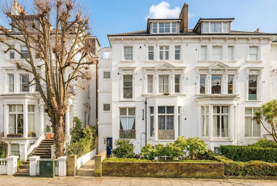 Large Studio in Belsize Grove Apartment in London Borough of Camden