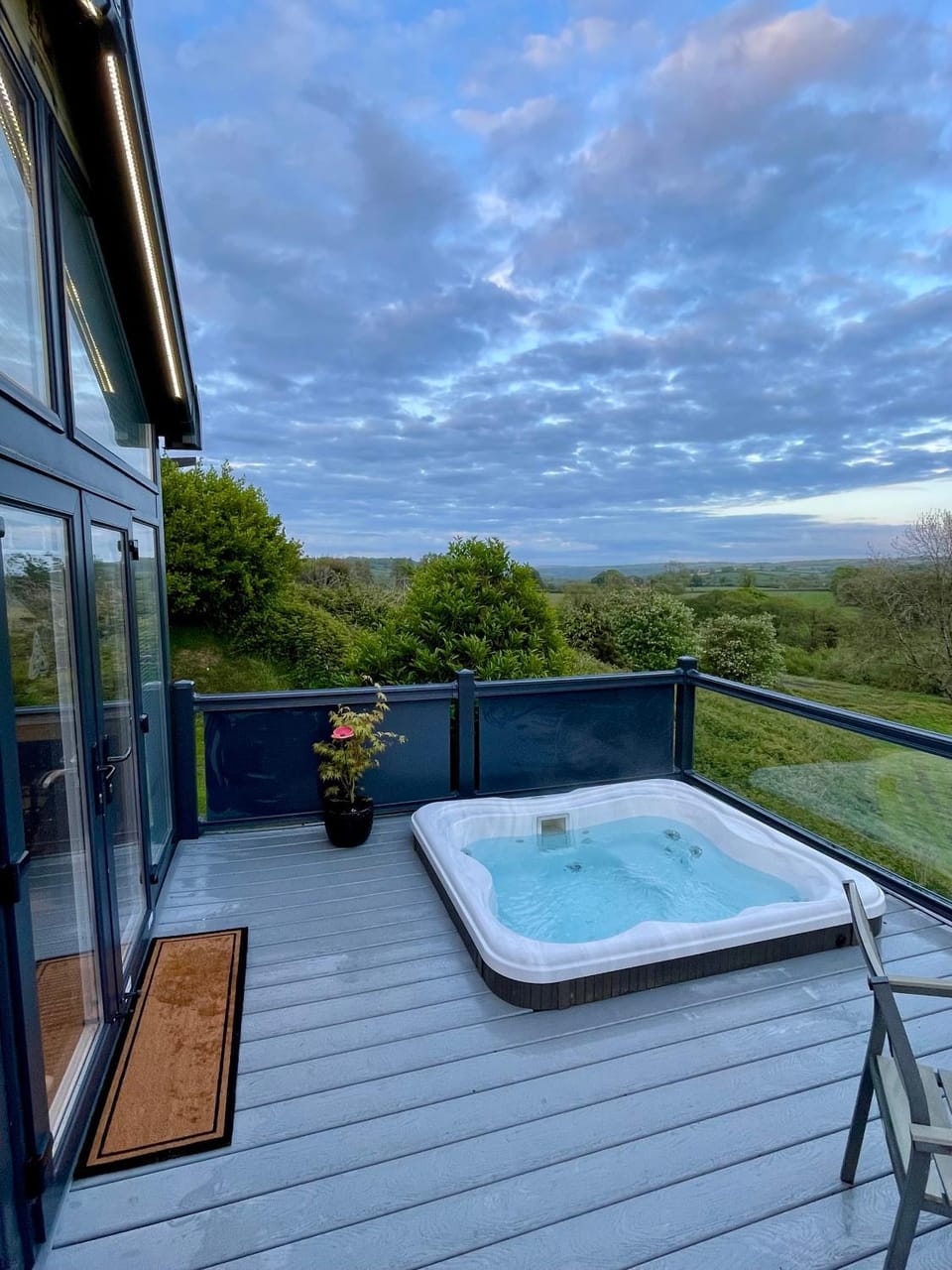 Ty Poppy at Noble Court with Hot Tub House in Narberth