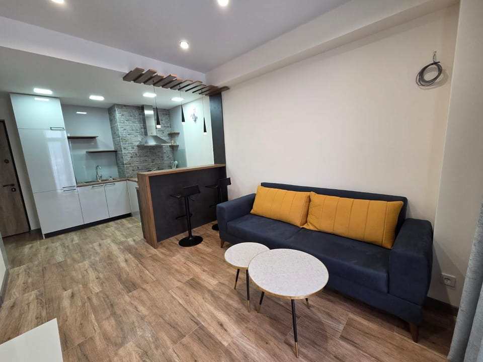 Seating area, minibar