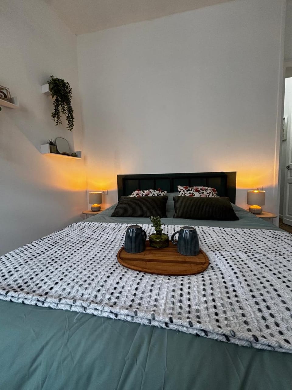 Bed, Photo of the whole room, Bedroom