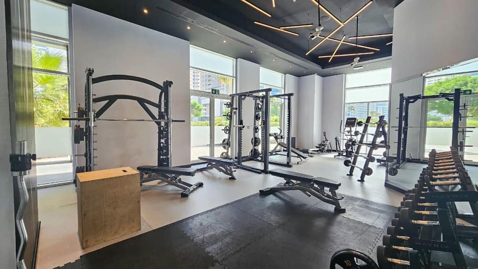 Free housekeeping visits during your stay - StayShort - Stylish Barsha Heights Retreat with Swimming Pool for 2 Apartment in Dubai