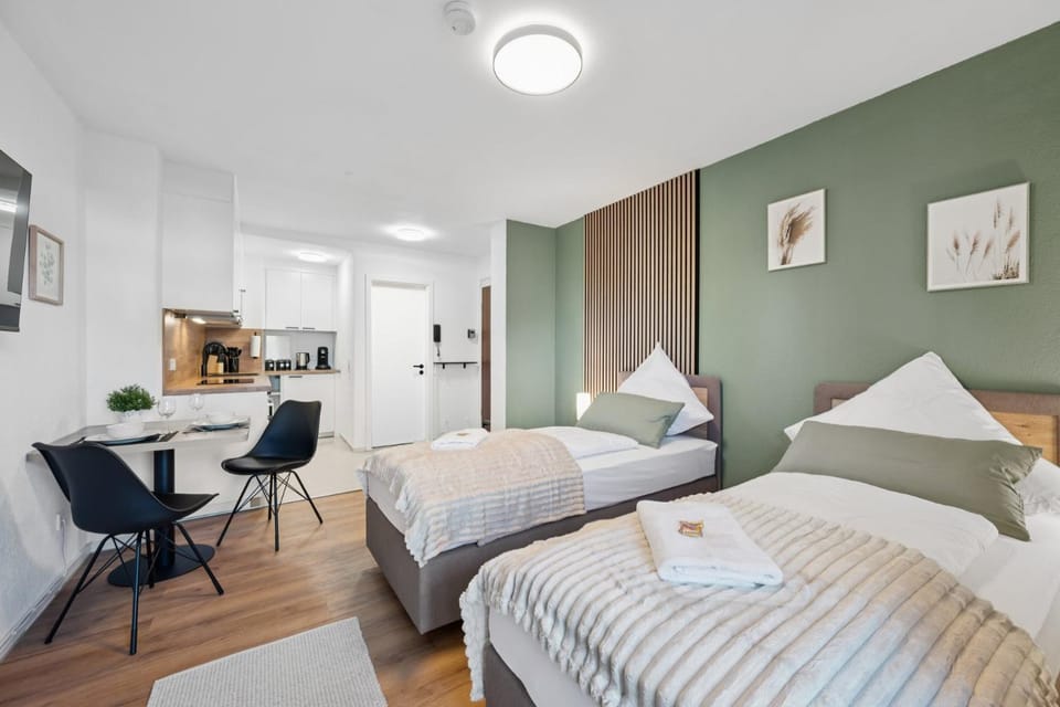 Bed, Photo of the whole room, Seating area