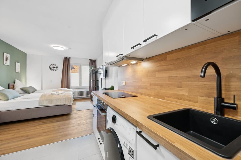 Bed, Kitchen or kitchenette, Photo of the whole room, Bedroom, stove, washing machine, dryer