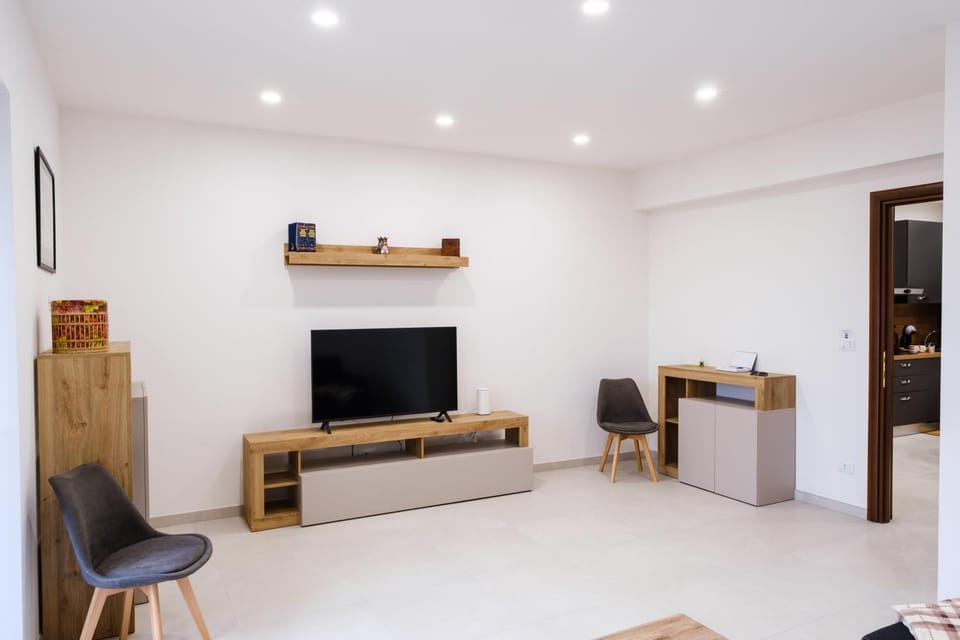 Communal lounge/ TV room, TV and multimedia, Seating area, Evening entertainment