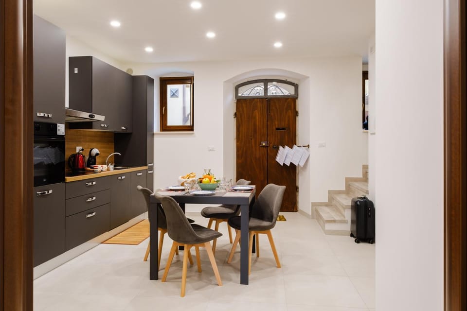 Kitchen or kitchenette, Dining area, stove