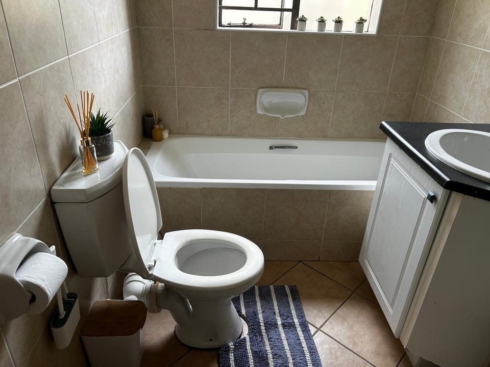 2 Bed Townhouse, Quiet and Stylish Apartment in Pretoria