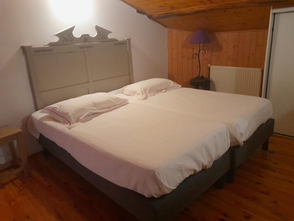 Chambre chez l'habitant dans maison typique gersoise Vacation rental in Occitanie