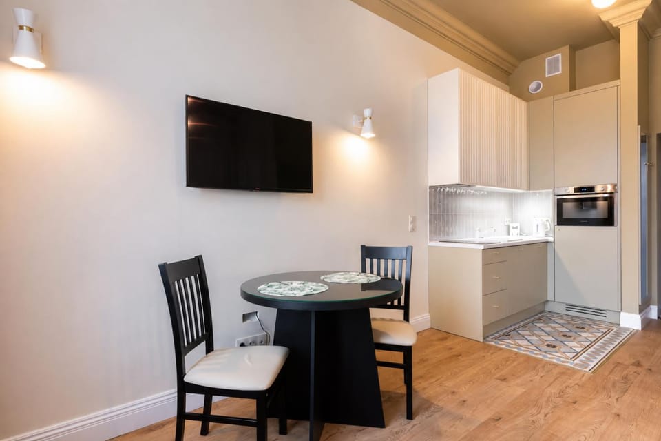 Dodo Acomodo 10 - Kazimierz, Vintage - High Ceilings - Near Station Apartment in Krakow