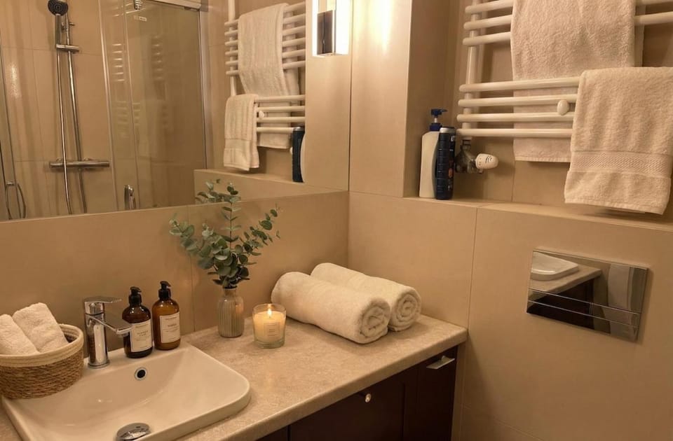 Bathroom, towels