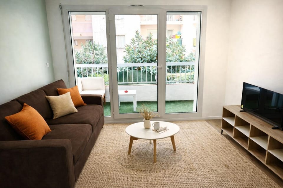 CALIF52 appartement avec terrasse à 3 min de la plage,1min tram Apartment in Nice