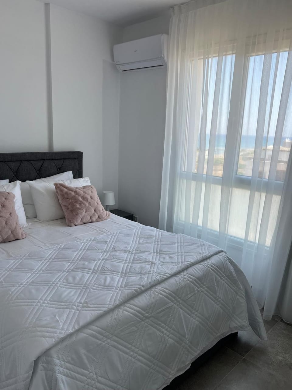 Bed, Bedroom, air conditioner