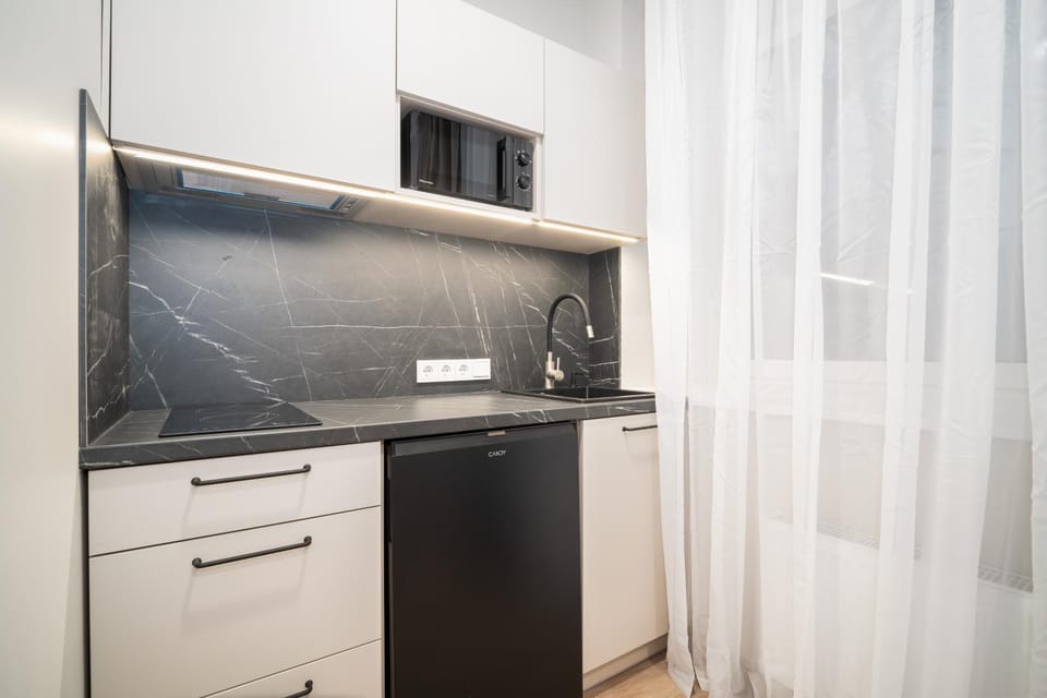 microwave, stove, kitchen