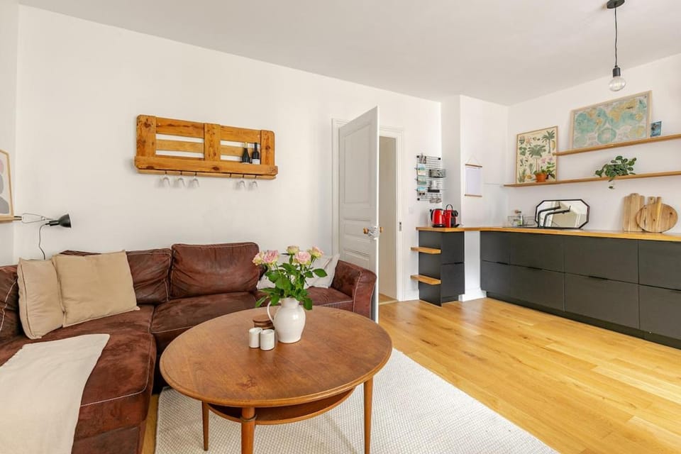Kitchen or kitchenette, Living room