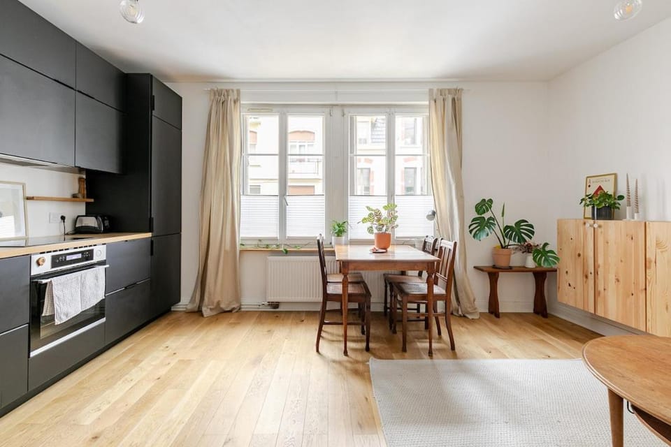 Kitchen or kitchenette, Dining area, oven