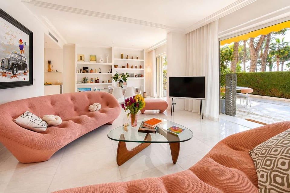 Amelie - Luxury Beachfront Croisette large Terrace Parking Apartment in Cannes