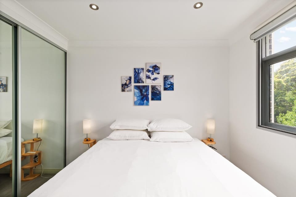 Spacious 3-Bed Apartment in the Heart of St Ives Apartment in Sydney