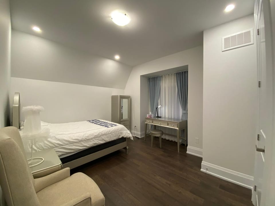 A - Modern Room near Yonge-Finch -Willowdale Grand Residence Bed and Breakfast in Toronto