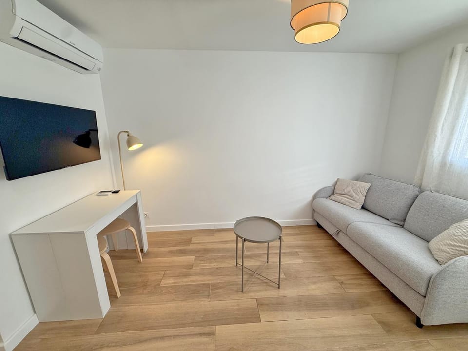 L'Esterel Appartements Plage 450m & Gare Saint-Raphael 950m Apartment in Saint-Raphael