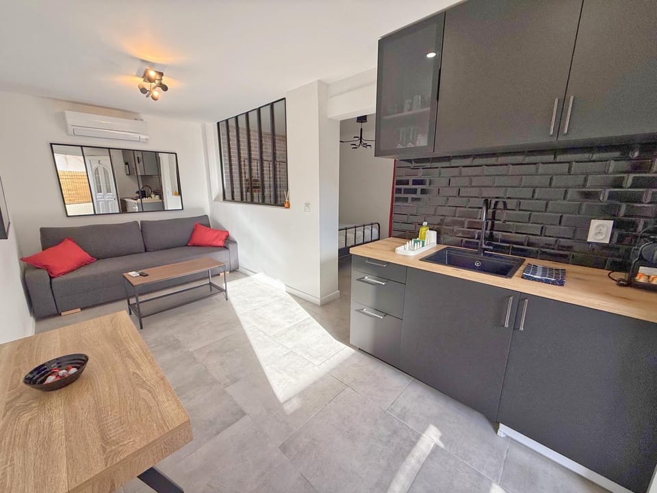 L'Esterel Appartements Plage 450m & Gare Saint-Raphael 950m Apartment in Saint-Raphael