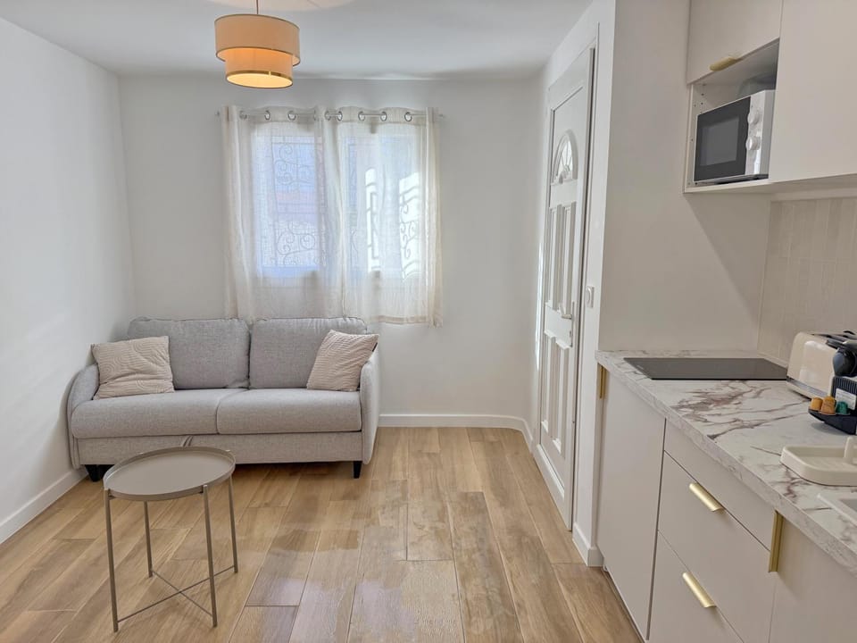 L'Esterel Appartements Plage 450m & Gare Saint-Raphael 950m Apartment in Saint-Raphael