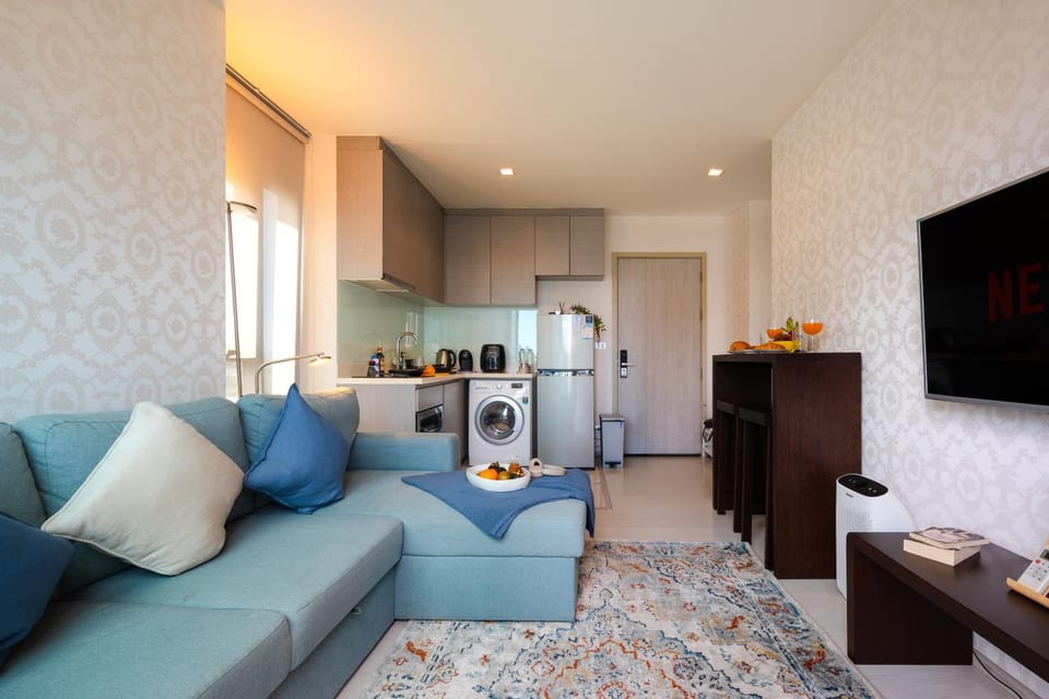 TV and multimedia, Kitchen or kitchenette, Living room, Photo of the whole room, Seating area, washing machine