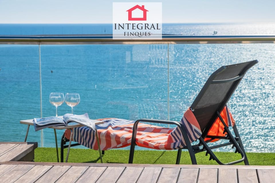 Property building, Spring, Winter, Summer, Balcony/Terrace, Decorative detail, Beach, Autumn, sunbed