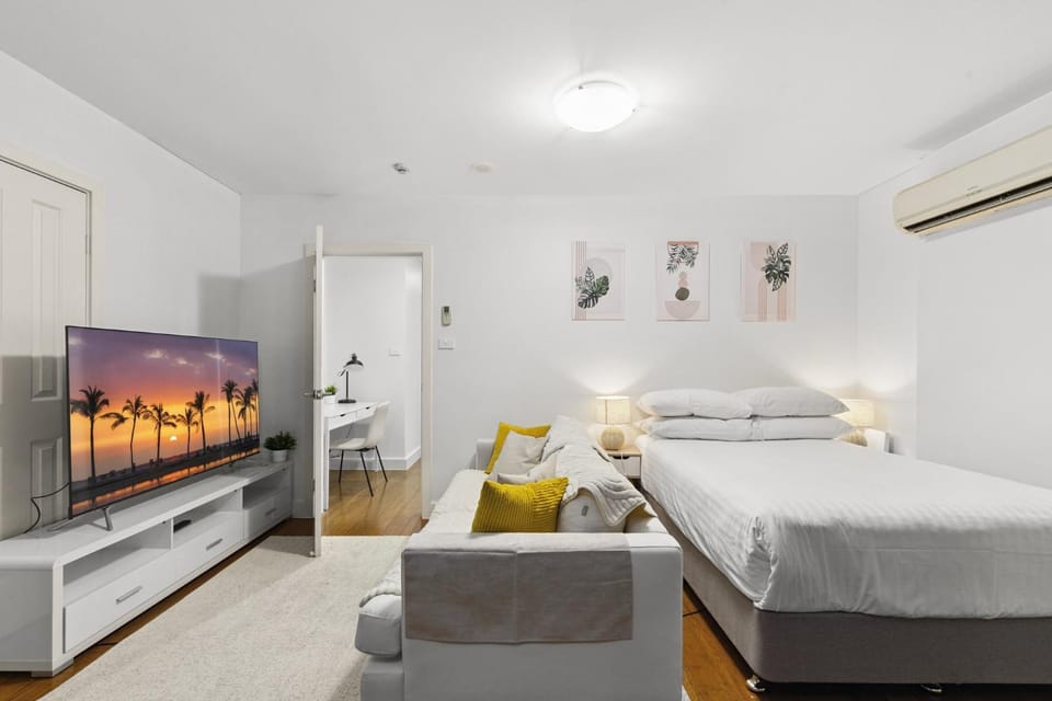 Ground Floor One-Bed with Courtyard Access Apartment in Sydney