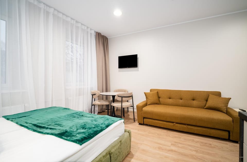 Bed, TV and multimedia, Seating area, Dining area